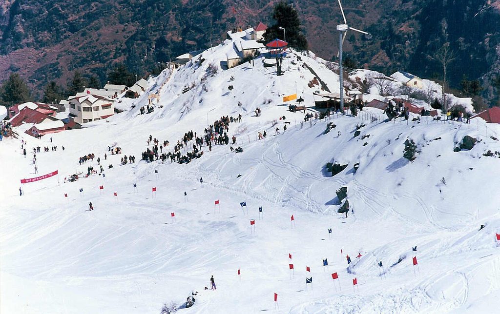 Best places to Ski in India - Auli