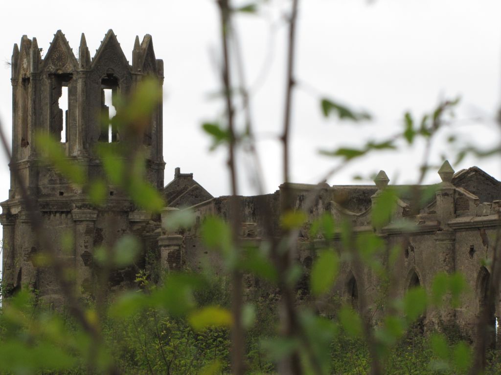 savaari-ruins-of-a-forgotten-church-karnataka