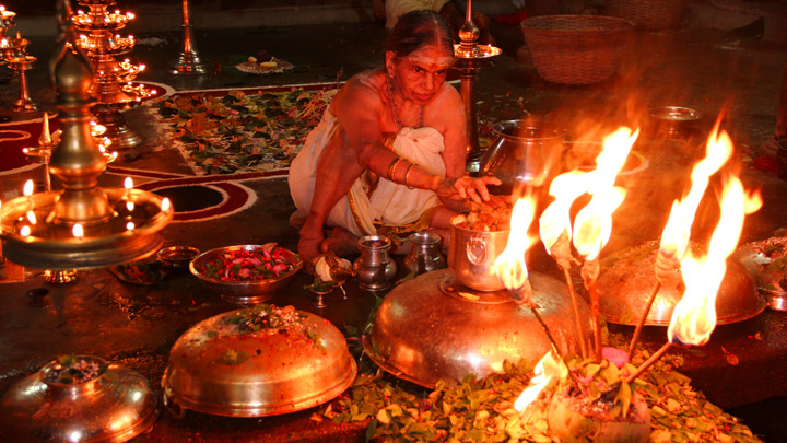 savaari-nag-panchami-indian-traditions-kerala-nag-mandir-amma