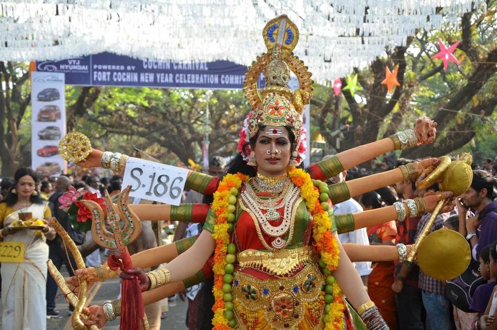 savaari-cochin-carnival-celebrations