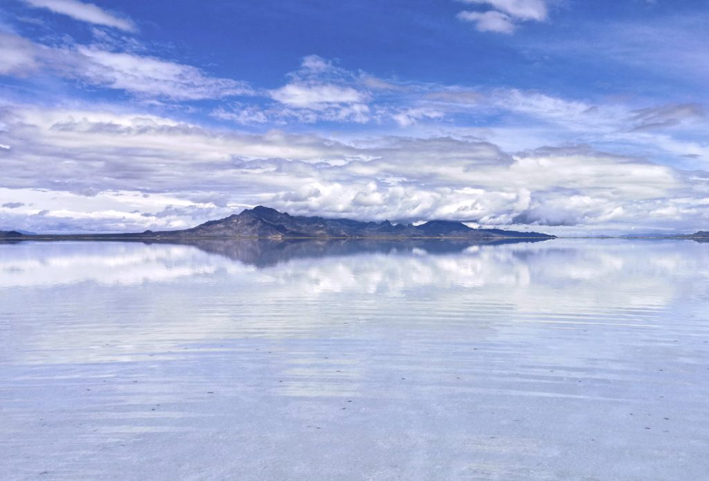 savaari-flooded-salt-flats-bonneville-utah