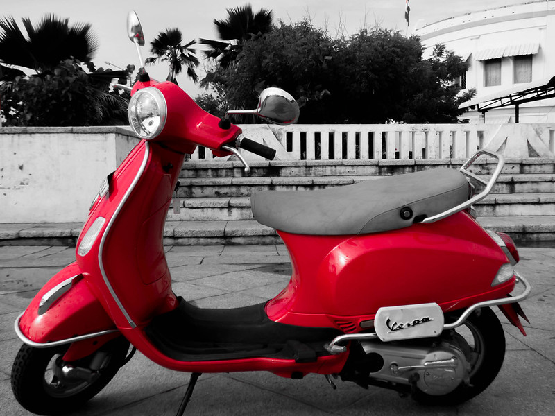 savaari-pondicherry-vespa-parked-randomly