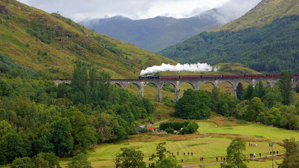 savaari-scotland-verdant-hills