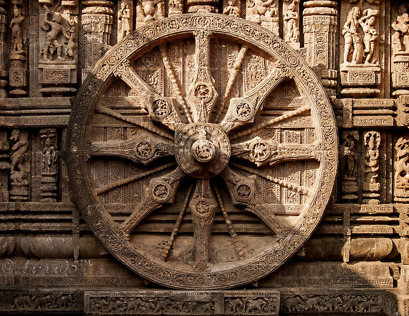 savaari-kinark-temple-sun-dial