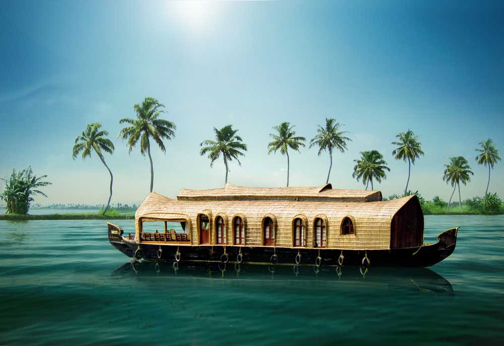 houseboats-backwaters-alleppey