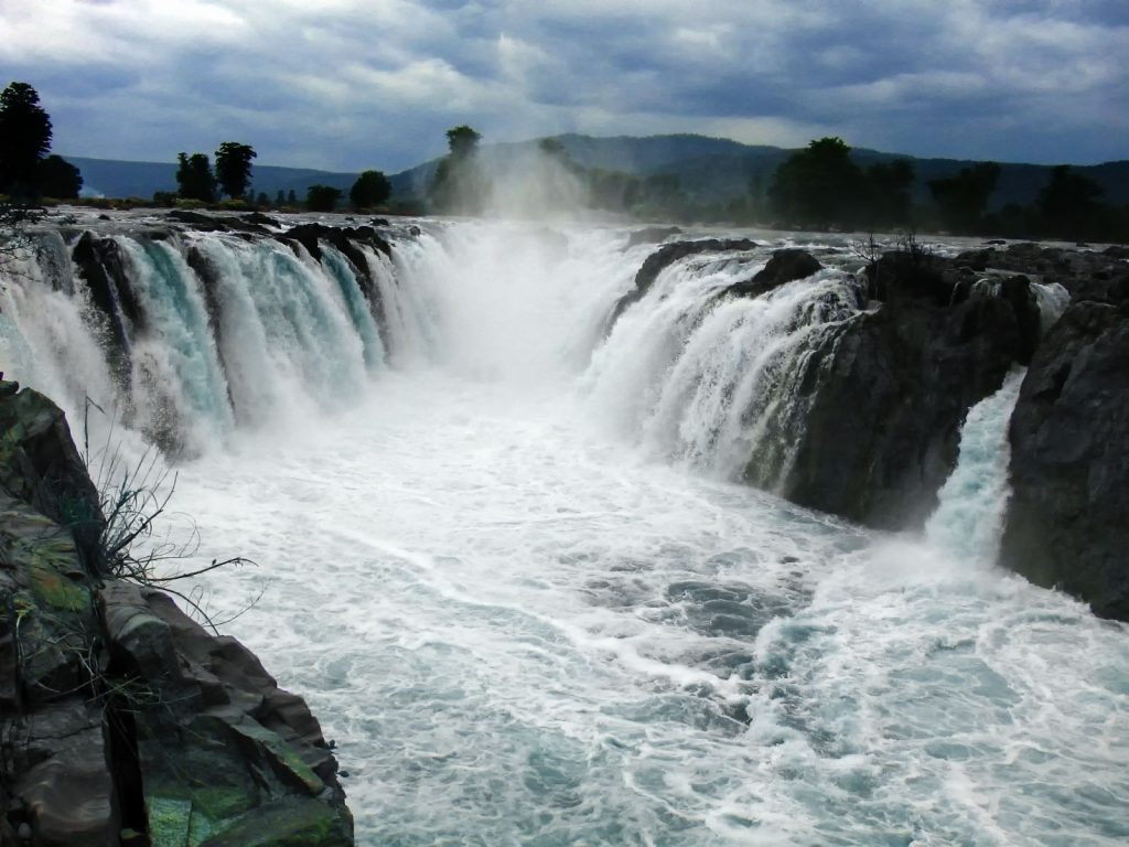 Hogenakkal Falls in Tamil Nadu 