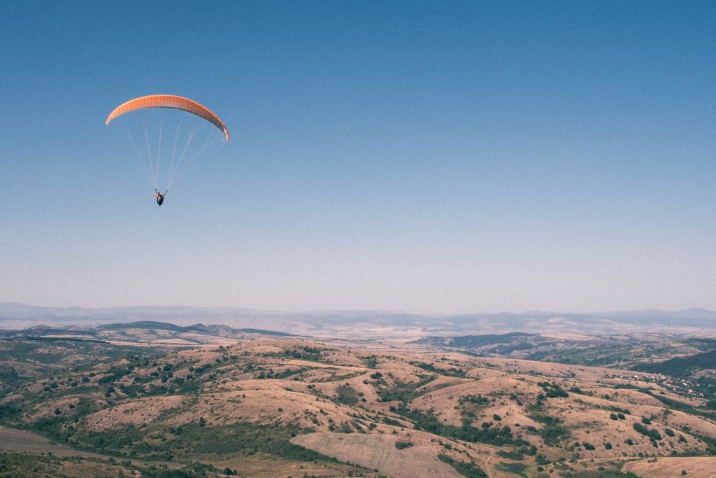 places to paraglide in India