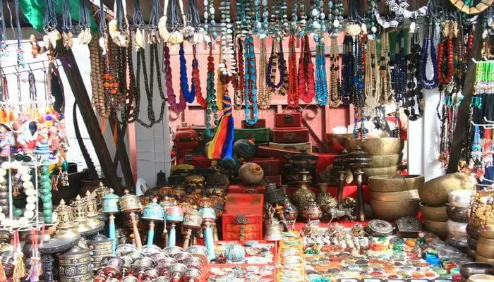 Tibetan market - shopping in Dalhousie