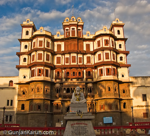 Rajwada Palace Sarafa Bazaar